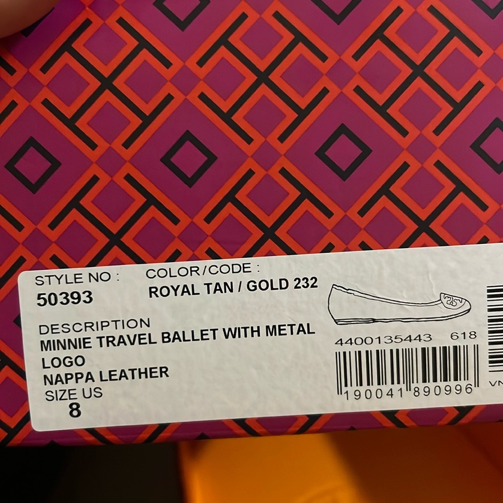 Brown ballet flats gently used still a lot of life. Fit me a little tight.